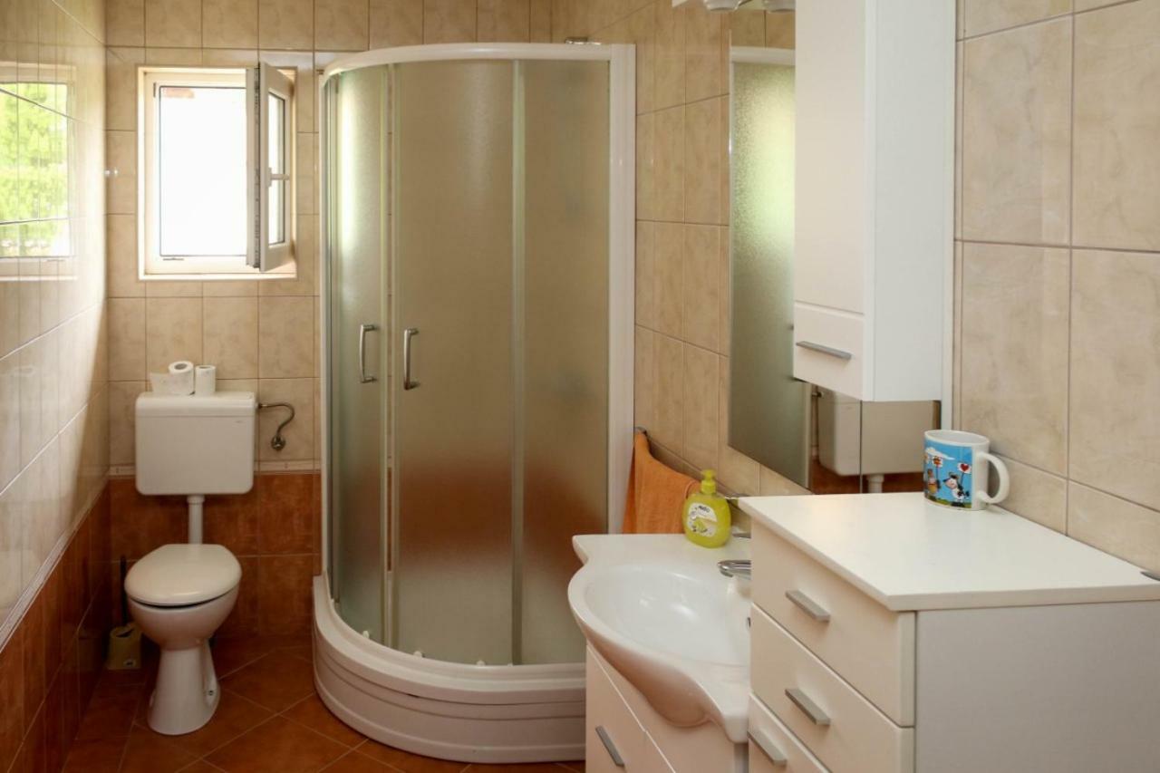 Apartamento Apartman Malekin Prozor Habitación foto